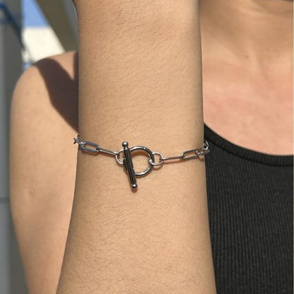 Modernes Gliederarmband – Stilvolles Silberarmband med T-lås och geometriska länkar