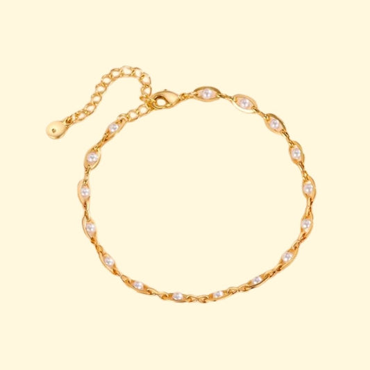 Perlen-Gliederarmband – Elegantes vergoldetes Armband mit zarten Kunstperlen