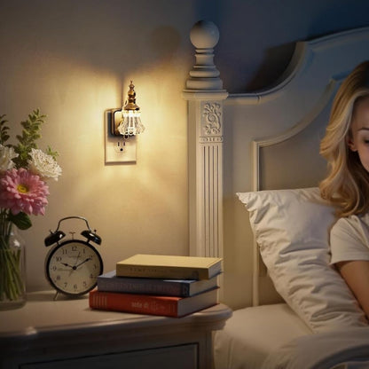 Antike Wandleuchte – Klassisches Steckdosenlicht im Vintage-Messing-Design