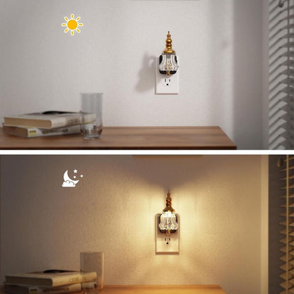 Antike Wandleuchte – Klassisches Steckdosenlicht im Vintage-Messing-Design